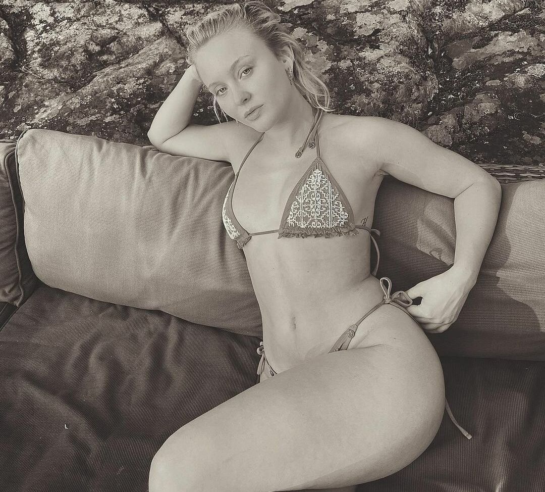 Zara Larsson nude #108253184