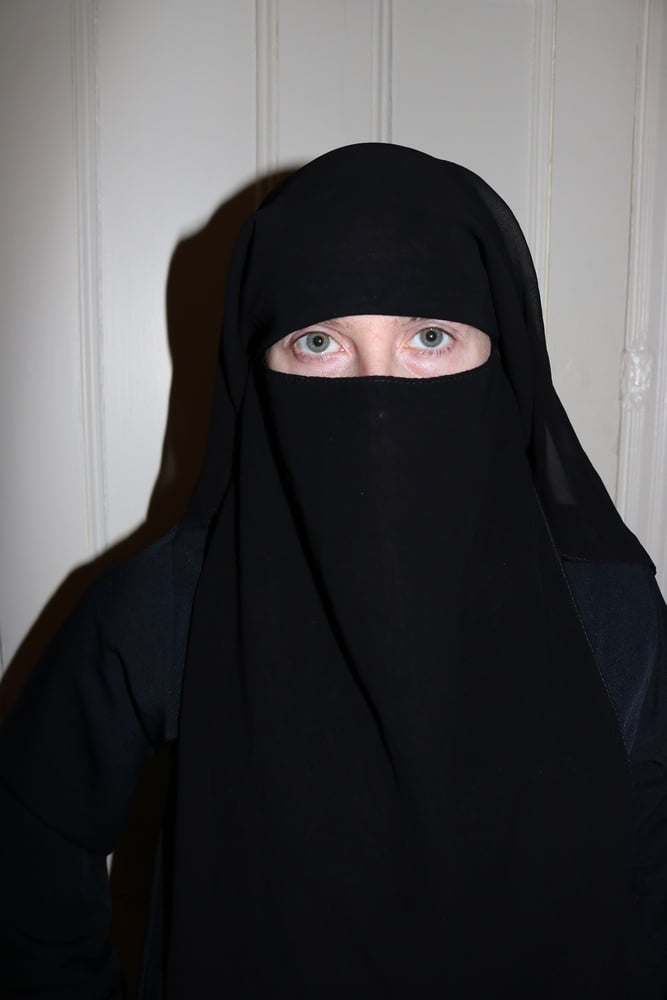 Burka niqab fishnet pantyhose
 #106605022