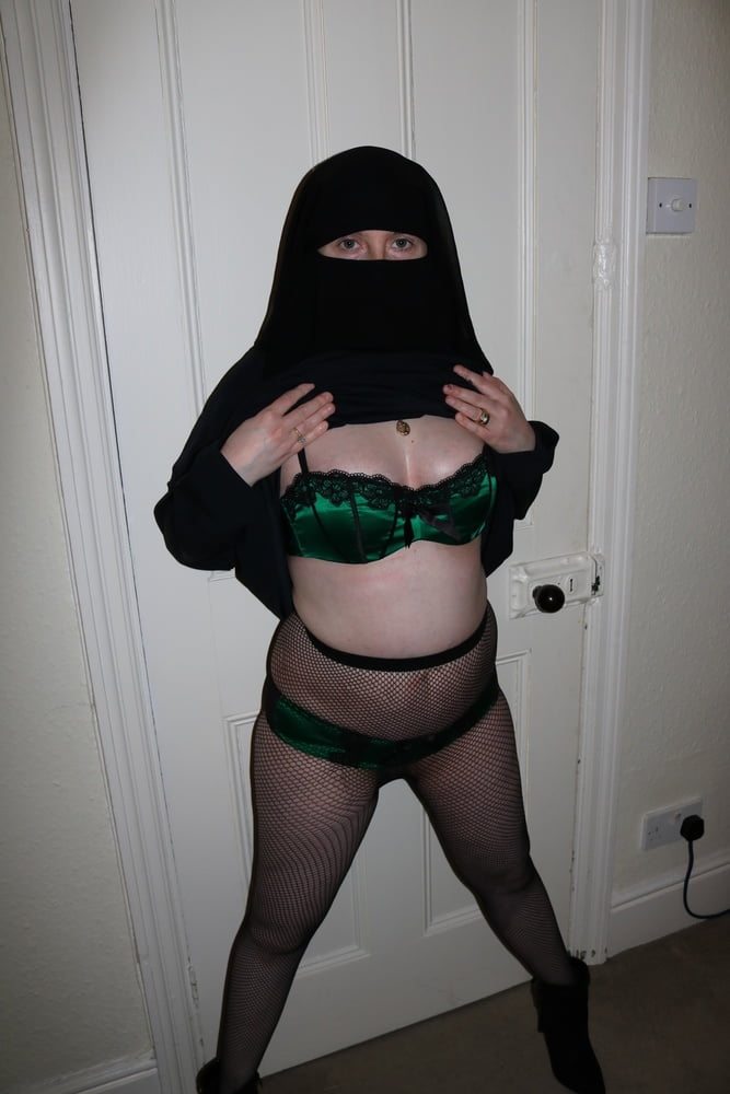 Burka niqab fishnet pantyhose
 #106605035