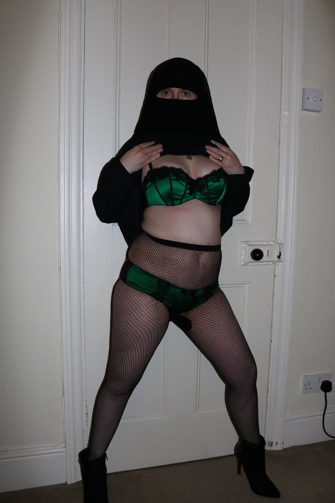 Burka niqab fishnet pantyhose
 #106605037