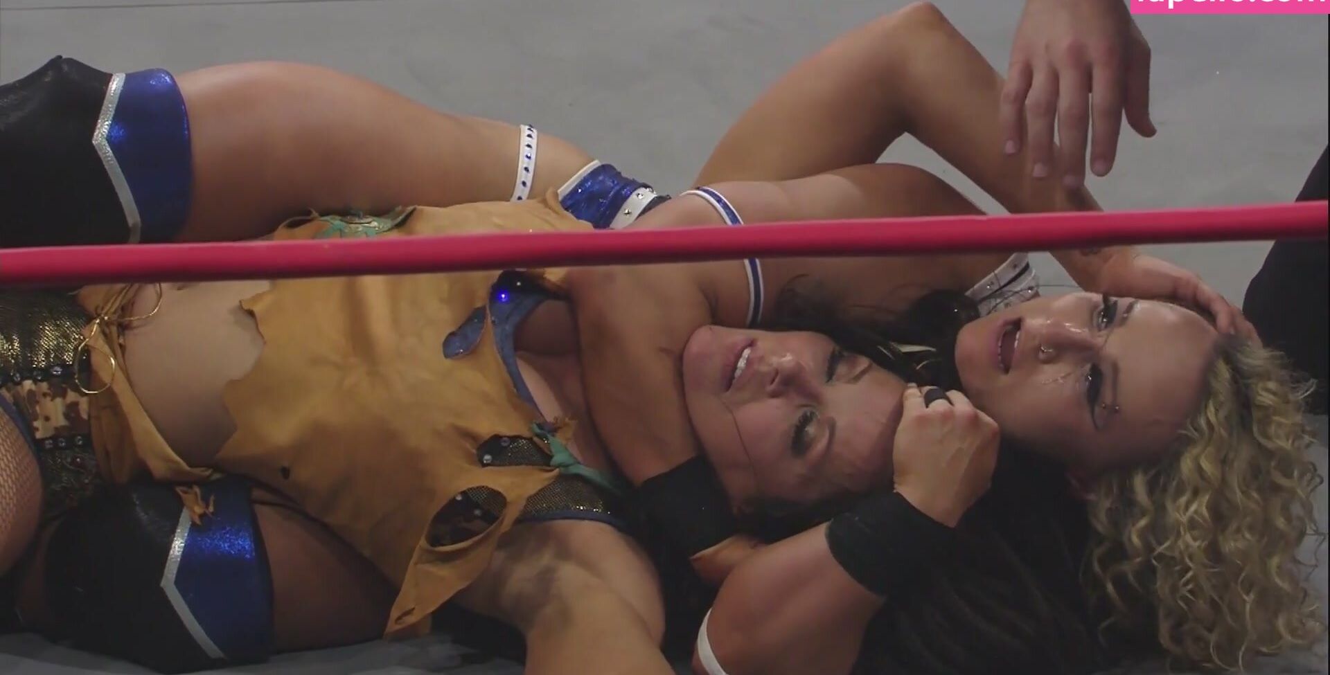 Mickie James nue #109457343