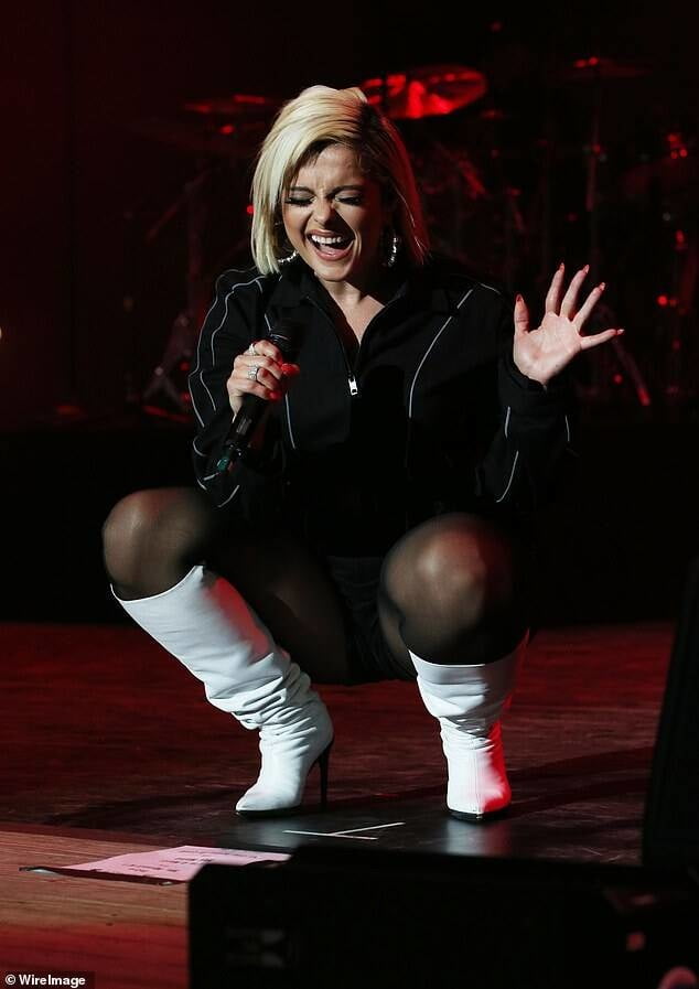 Weibliche Berühmtheit - bebe rexha
 #103810465