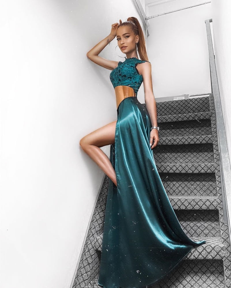 Alexandra sexy rusa insta modelo con gran culo piernas largas
 #97335662