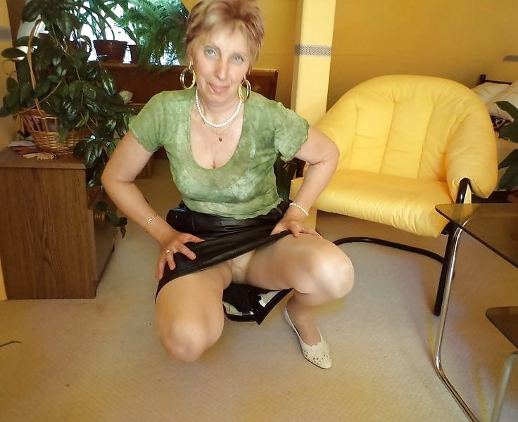 Attractive GILF Loves To Wear Pantyhose #92000928