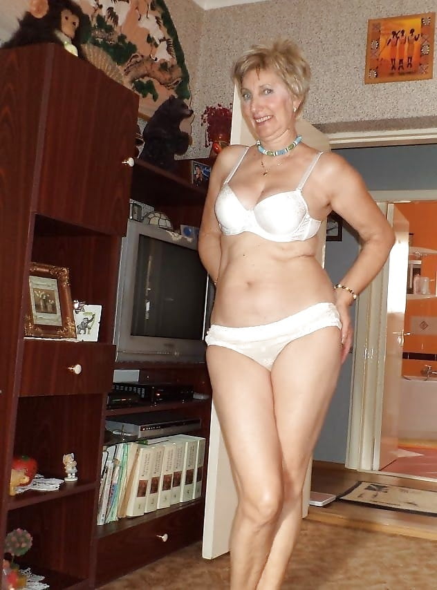 Attractive GILF Loves To Wear Pantyhose #92001048