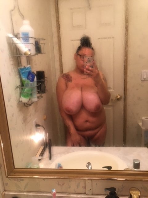 Busty ebano
 #91995405