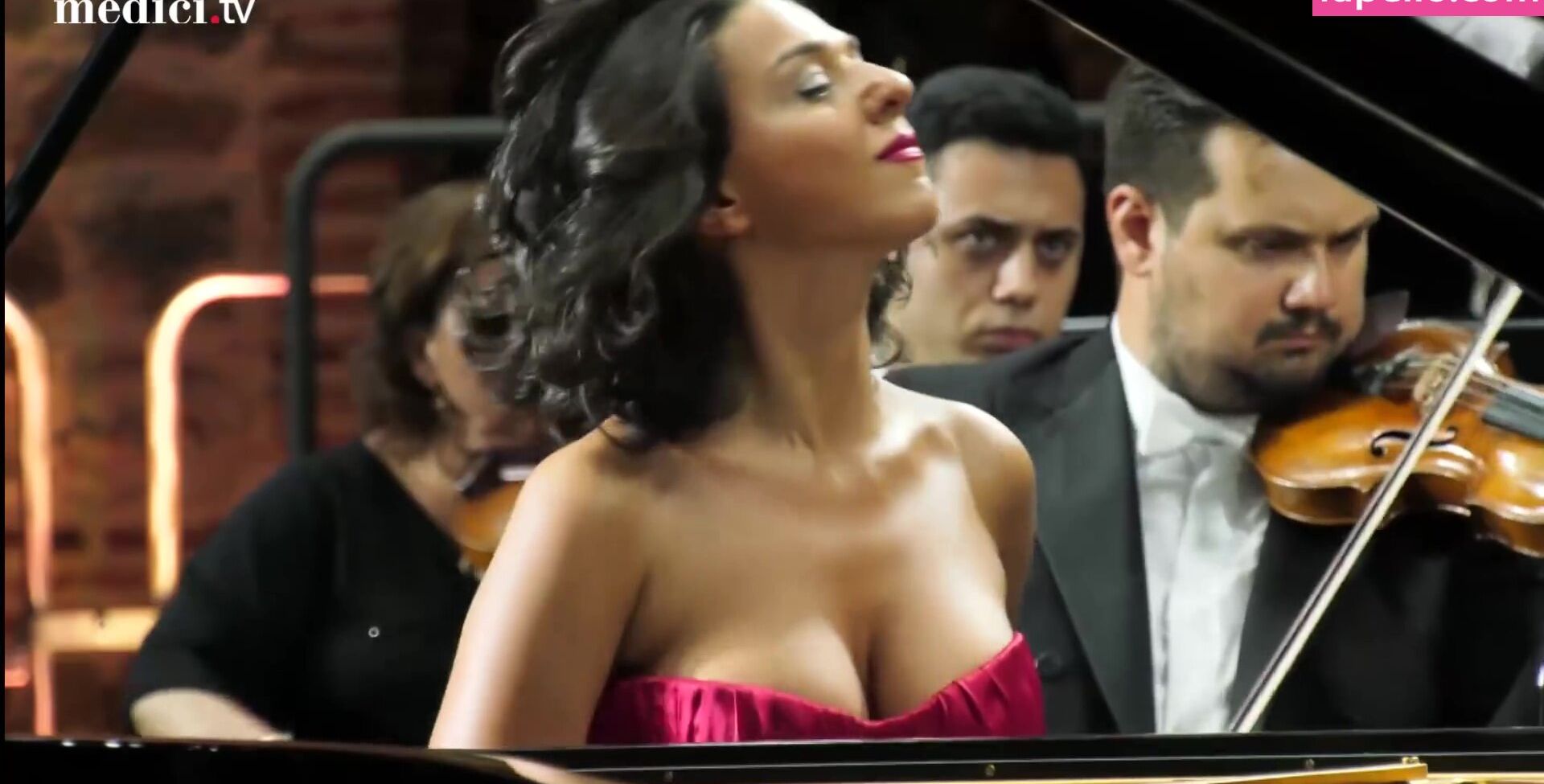 Khatia Buniatishvili desnuda #109044800