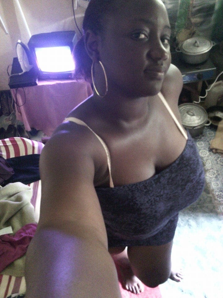 Jolies africaines no nude
 #88577496