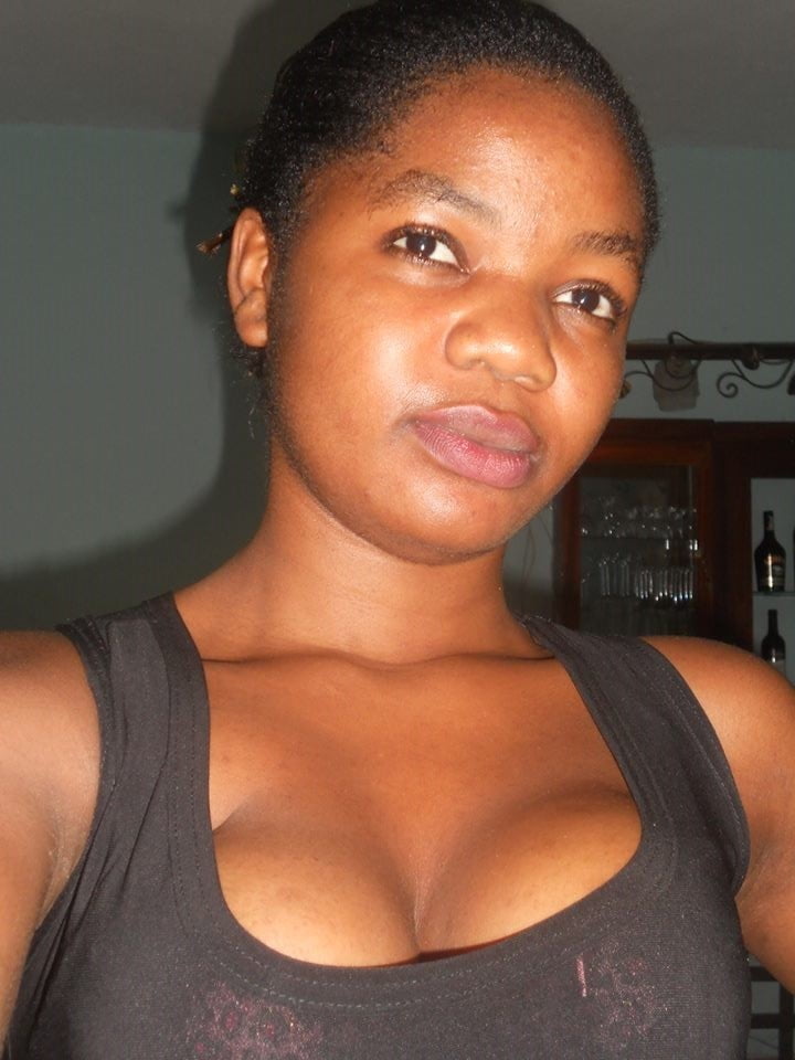 Jolies africaines no nude
 #88577672