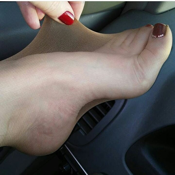 FEET IN NYLON (2) #89917797