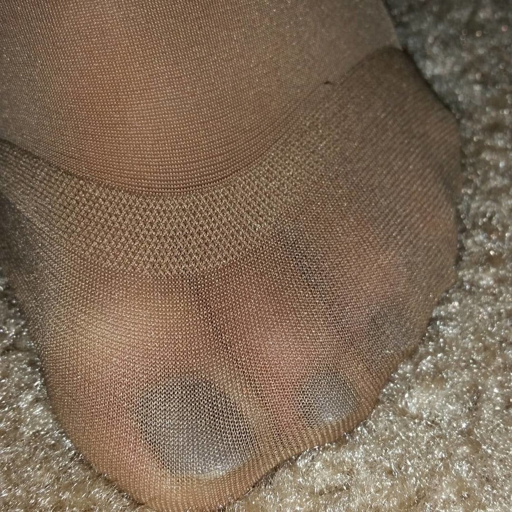 FEET IN NYLON (2) #89917839