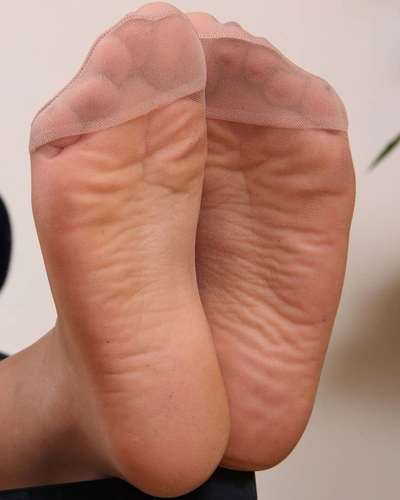 FEET IN NYLON (2) #89917915