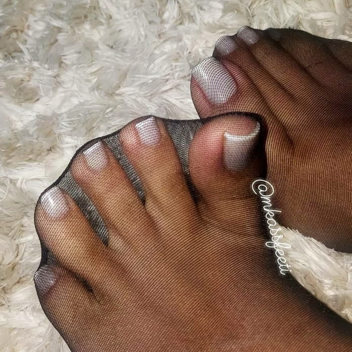 FEET IN NYLON (2) #89917977