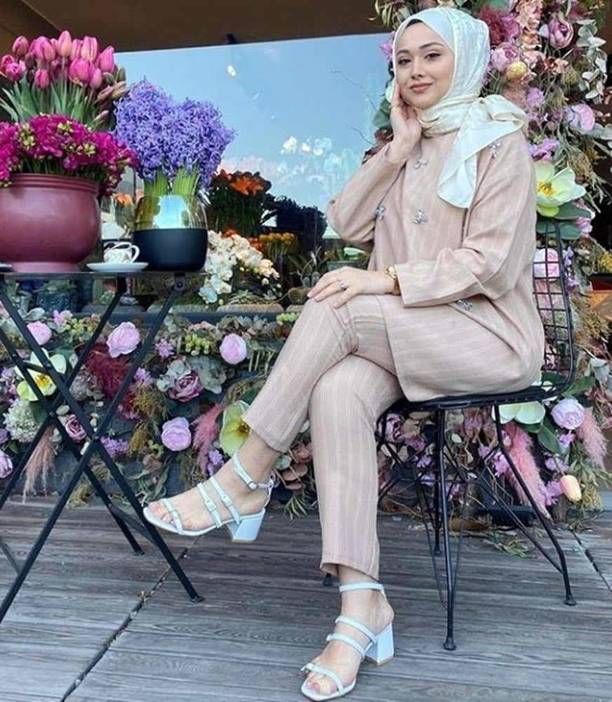 Muslim hijab foot
 #89273464