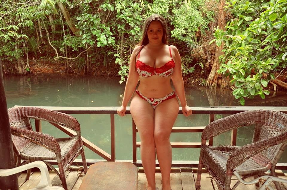 Bellezas voluptuosas 2
 #81535237