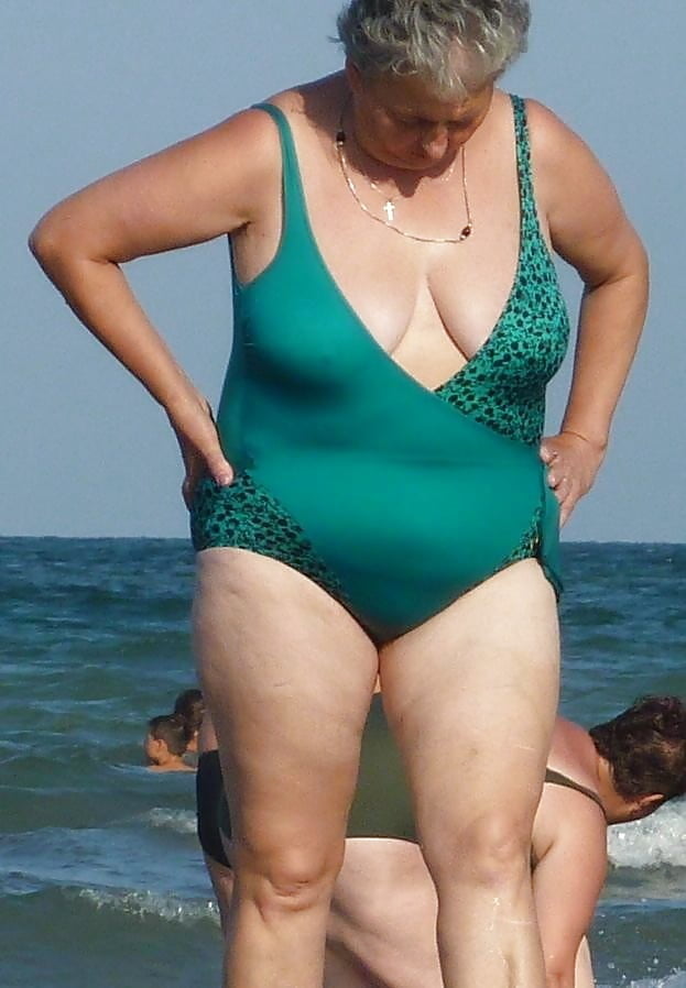 Alte Milfs am Strand, heiß, nass, aufregend.
 #97155564