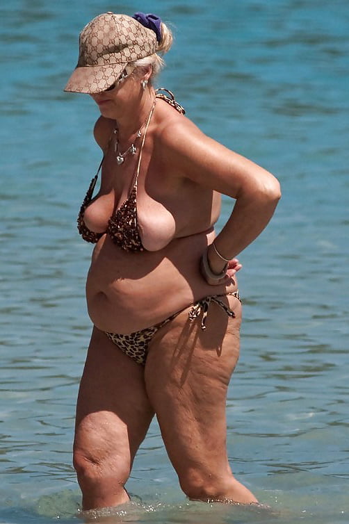 Alte Milfs am Strand, heiß, nass, aufregend.
 #97155616