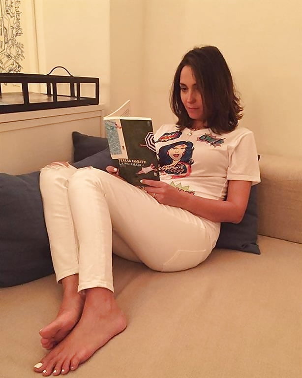 Piedi di caterina balivo
 #102317989