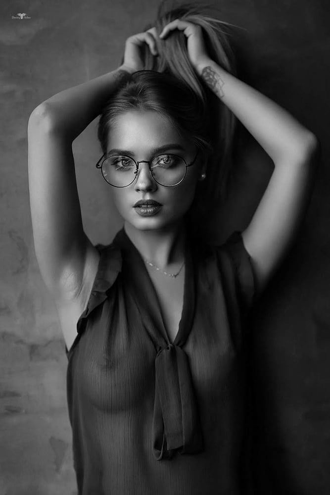 Braless 24
 #92137229