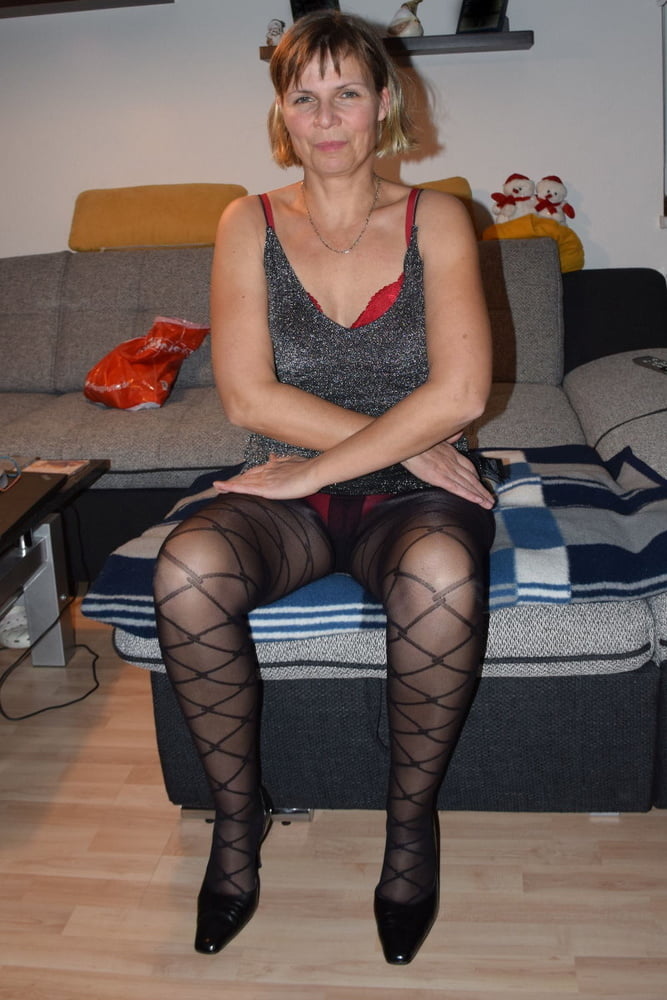 Silke spreizt ihre Beine #79780642