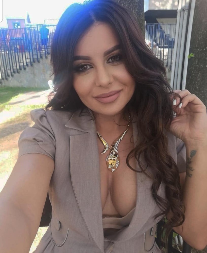 Olja bajrami cantante bosnia caliente
 #100556026