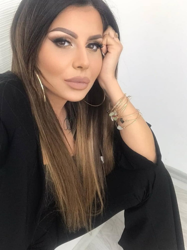 Olja bajrami cantante bosnia caliente
 #100556062