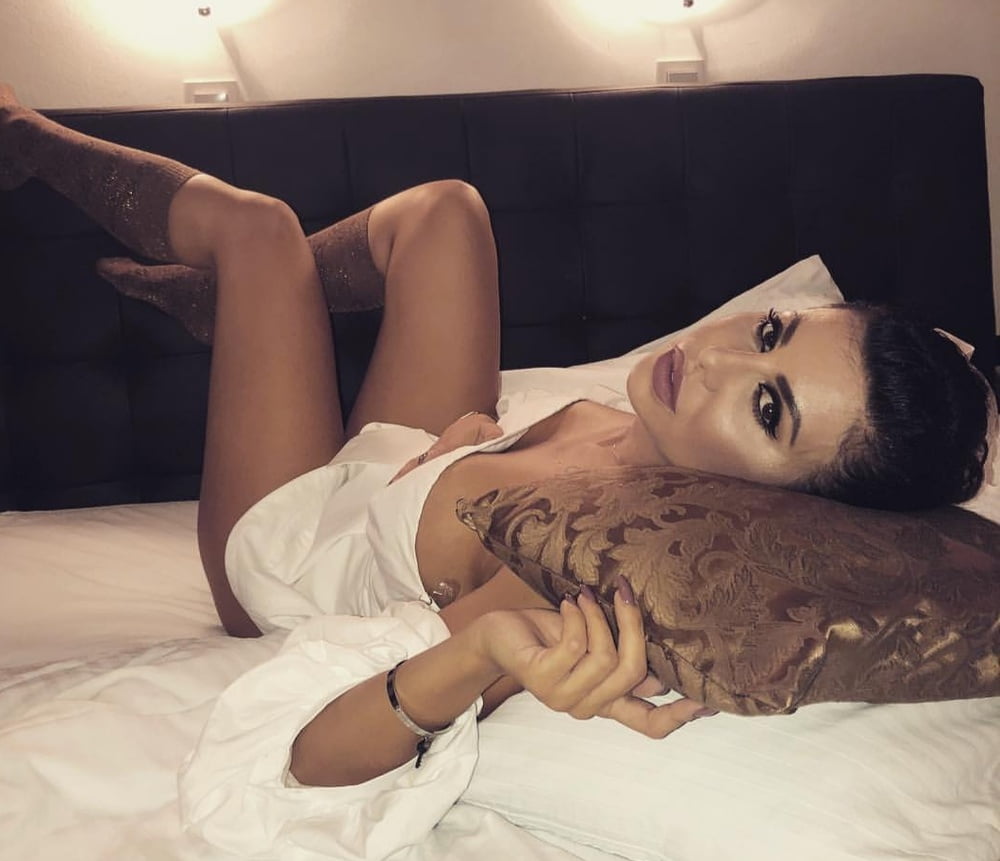 Olja bajrami cantante bosnia caliente
 #100556078