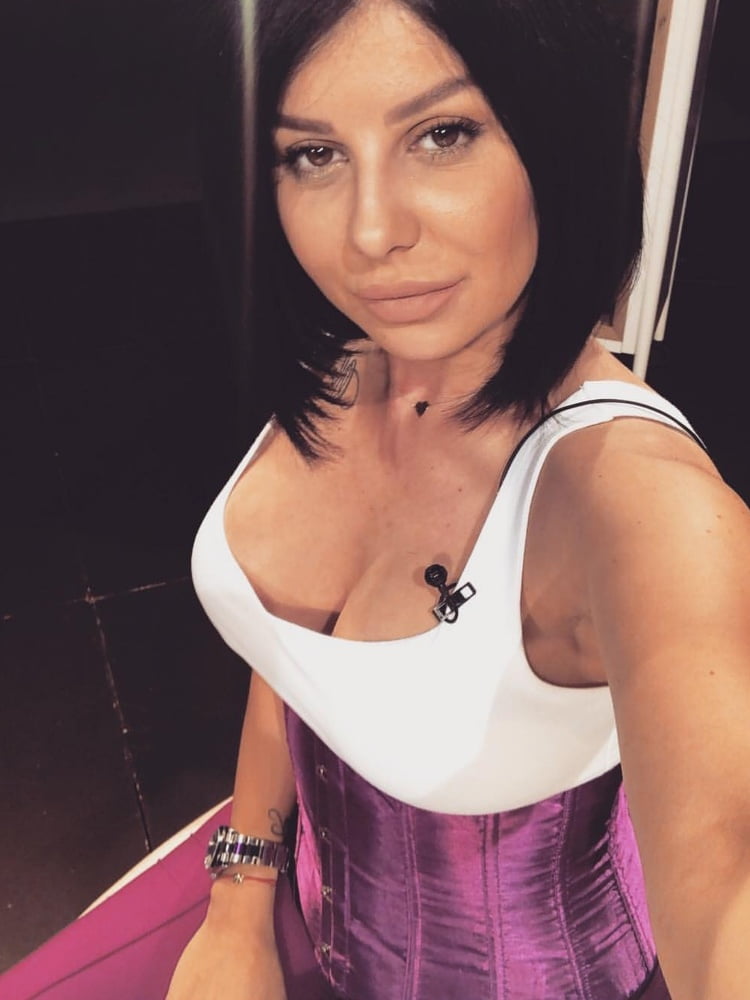 Olja bajrami cantante bosnia caliente
 #100556098