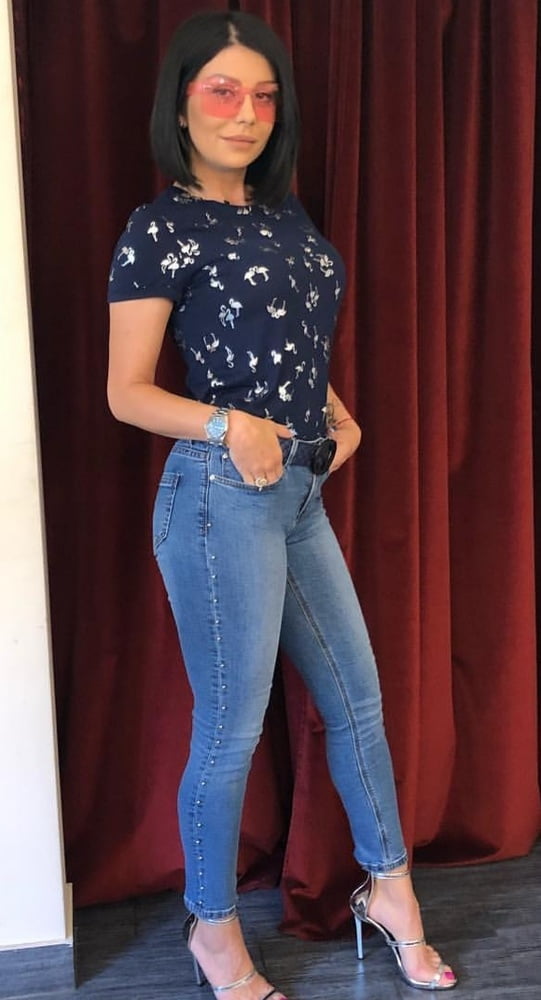 Olja bajrami cantante bosnia caliente
 #100556101