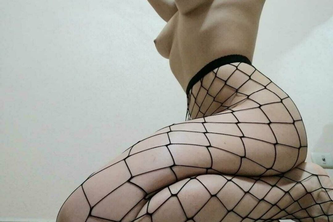 Monitmari desnuda #108044416