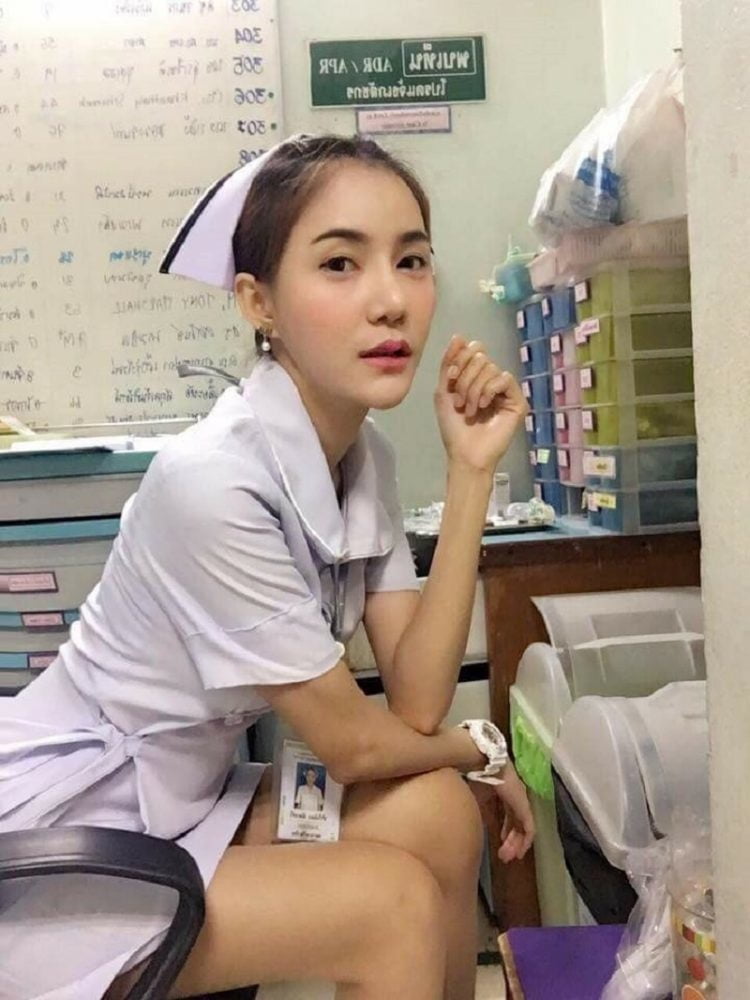 Echte Krankenschwestern bei der Arbeit - sexy Selfies
 #101955746