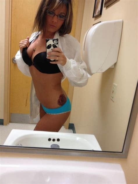 Echte Krankenschwestern bei der Arbeit - sexy Selfies
 #101955749