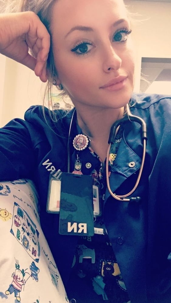 De vraies infirmières au travail - selfies sexy
 #101955753