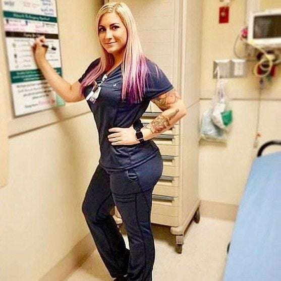 Vere infermiere al lavoro - selfie sexy
 #101955758