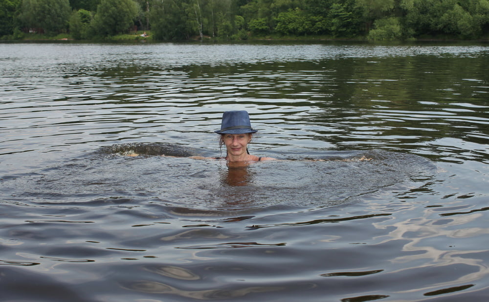 Bañándose en el estanque timiryazev
 #94522373