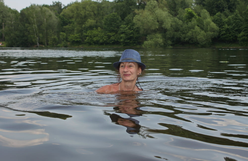 Bañándose en el estanque timiryazev
 #94522394