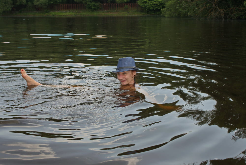Bañándose en el estanque timiryazev
 #94522398