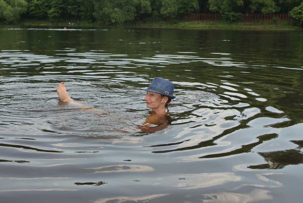 Bañándose en el estanque timiryazev
 #94522400