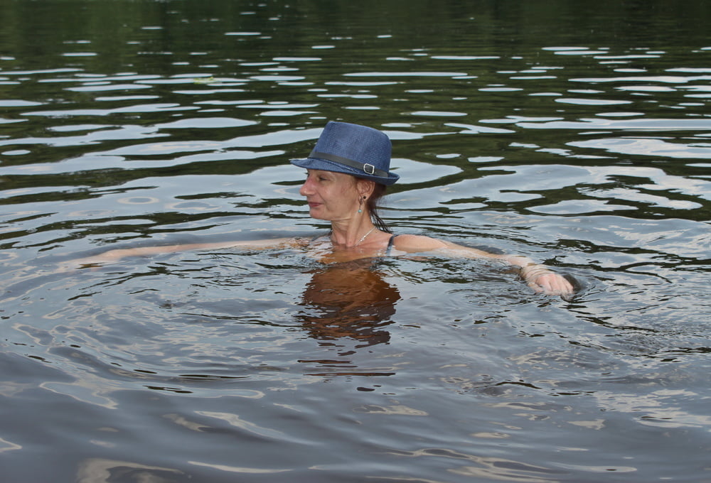 Bañándose en el estanque timiryazev
 #94522413