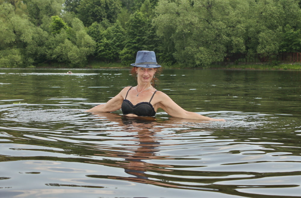Bañándose en el estanque timiryazev
 #94522425