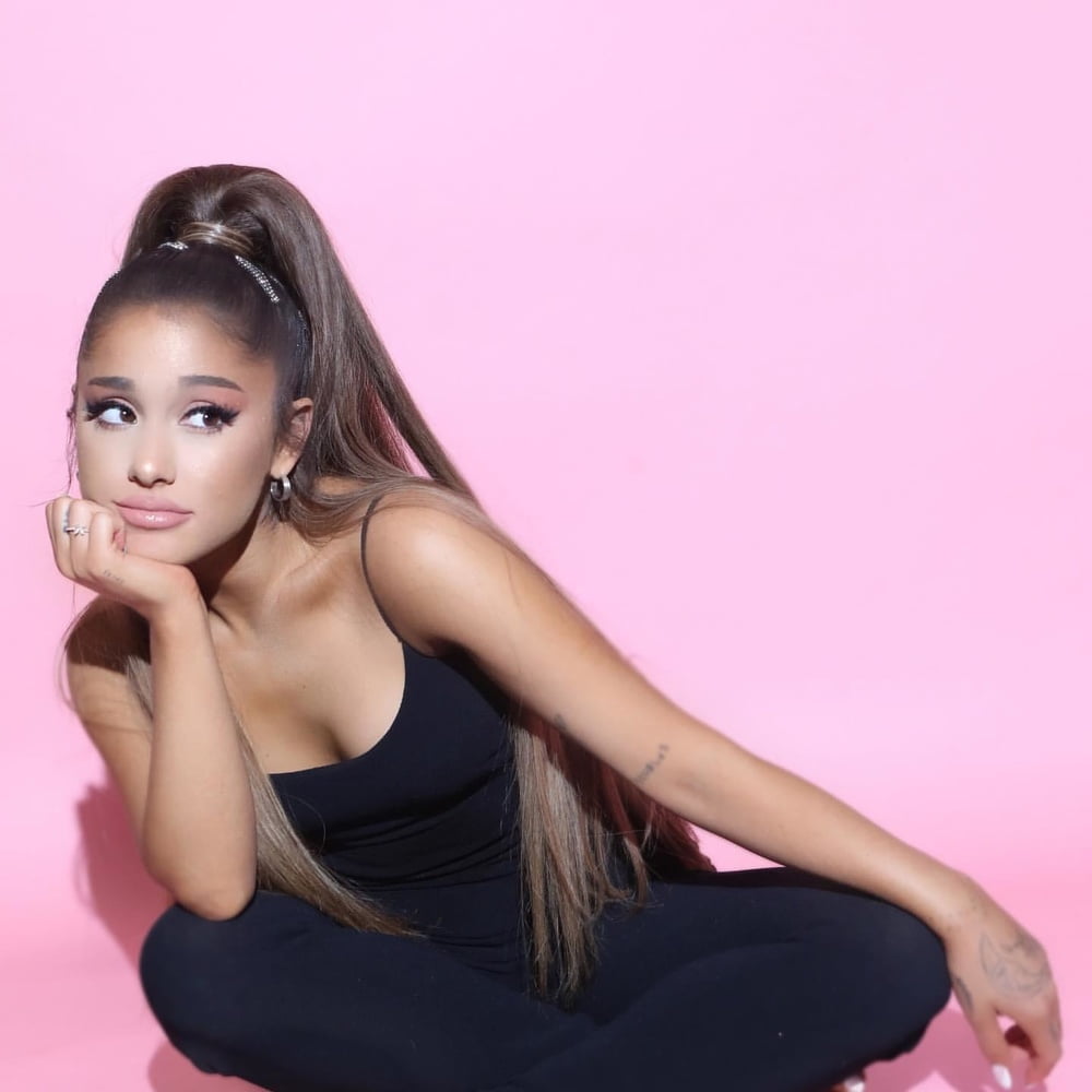 Ariana grande
 #80419852