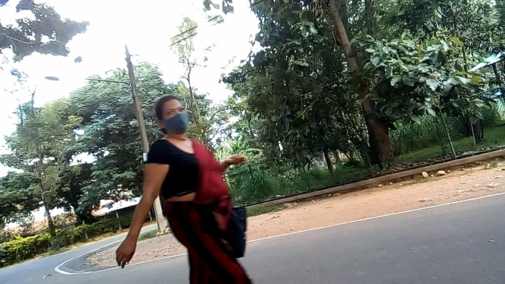 Sl hot saree road capture fb 5
 #81913174