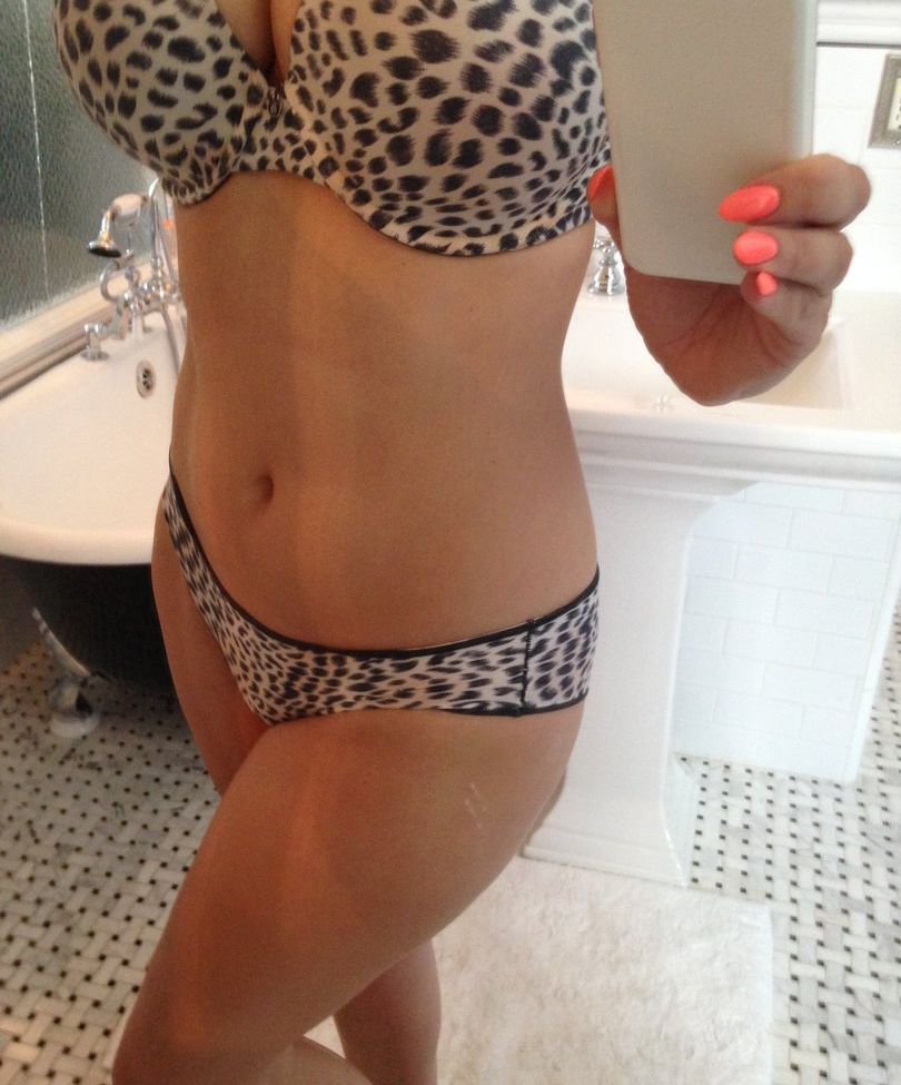 Kelly Brook nude #107995522