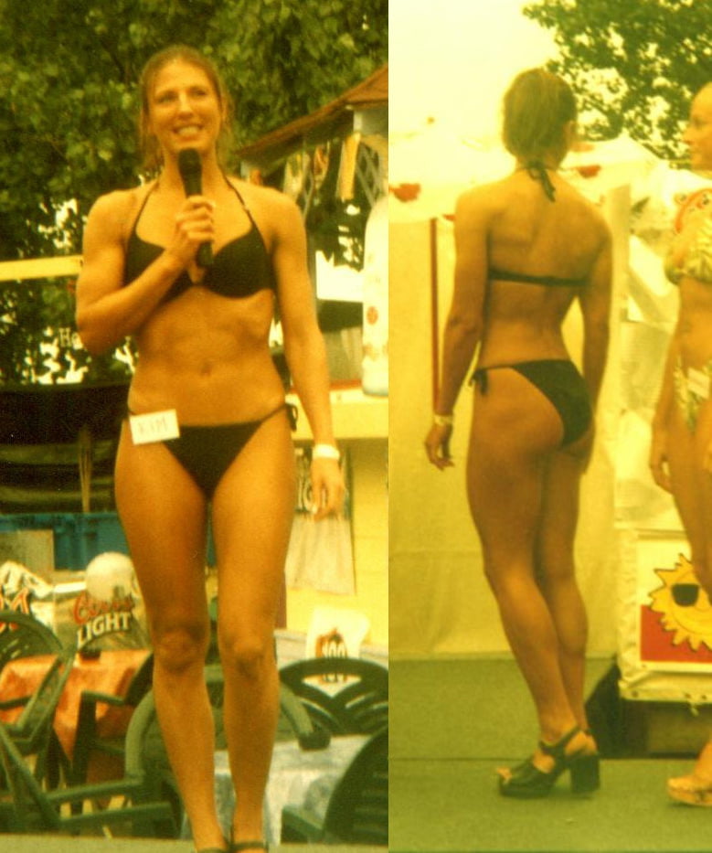Kim arbeitet winzigen schwarzen Schwanz Härten Bikini bei barrangas
 #99301475