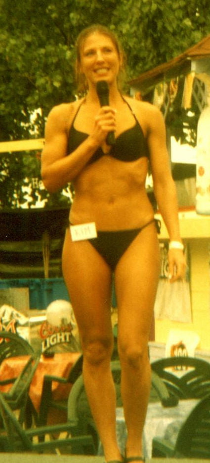 Kim travaille minuscule bite noire durcissant bikini à barrangas
 #99301518