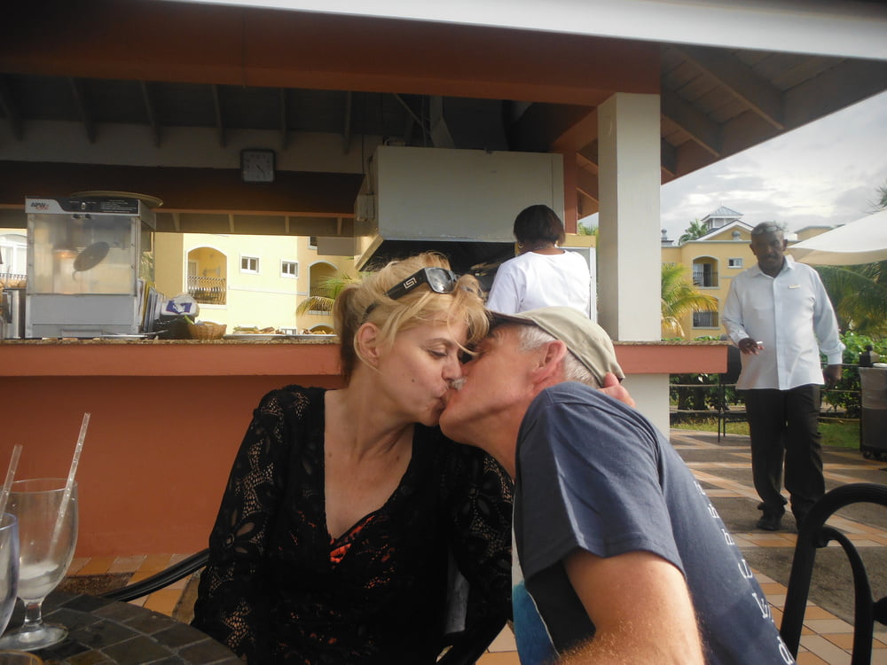 26.esposa canadiense y su marido
 #100495582