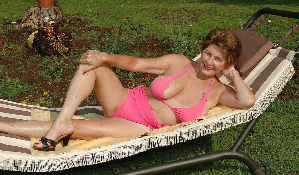 Donne mature in bikini (set 2)
 #95812460