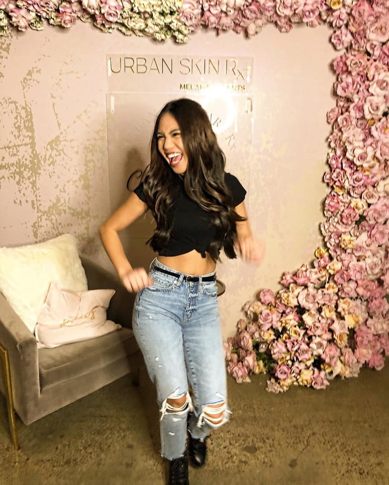 Insta-Babe 23
 #101106524