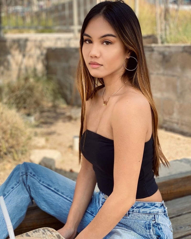 Insta-Babe 23
 #101106620