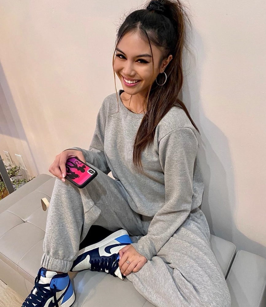 Insta-Babe 23
 #101106732